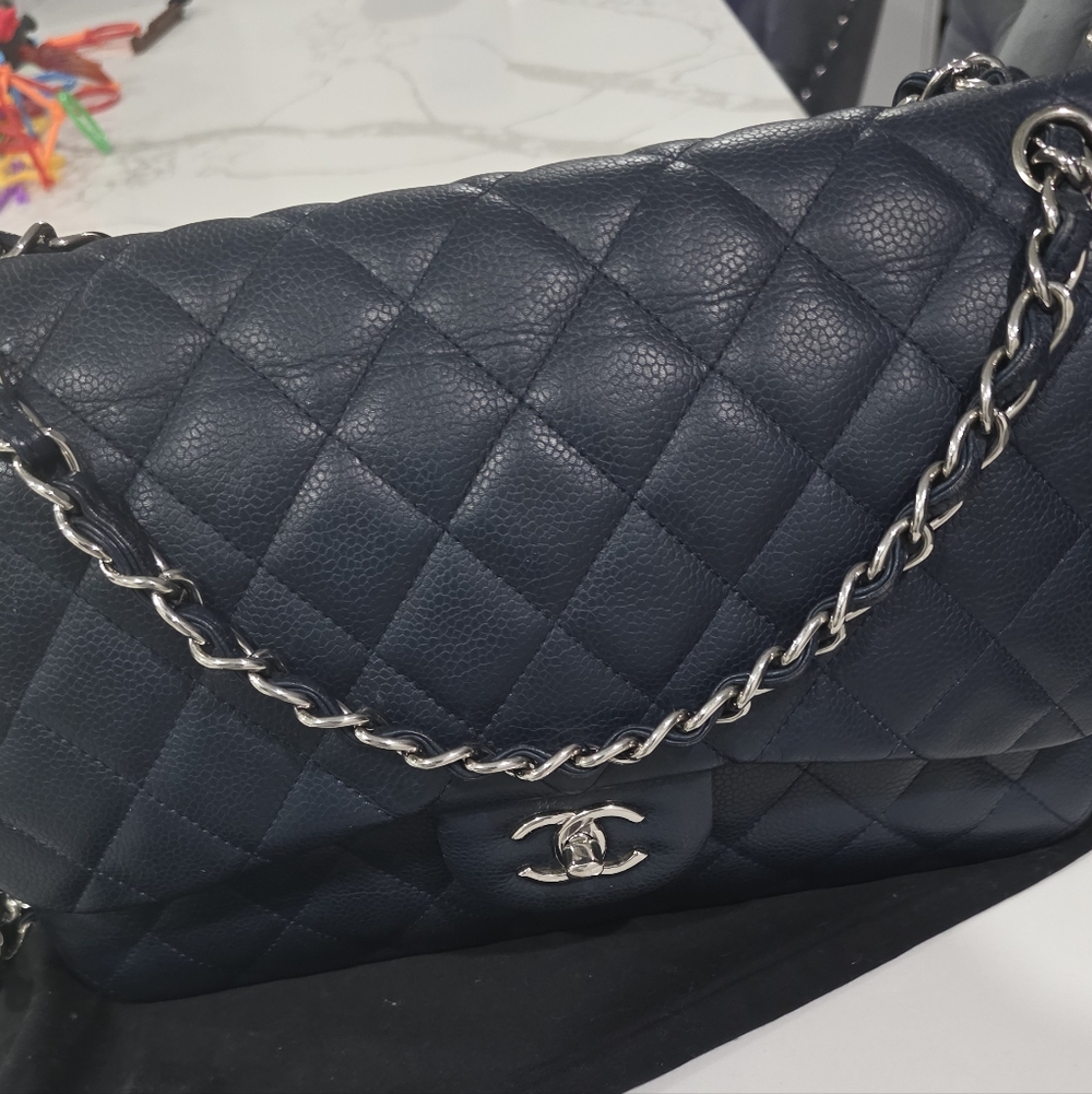 Authentic CHANEL CAVIAR JUMBO DOUBLE FLAP NAVY/SHW JUMBO YR2018
